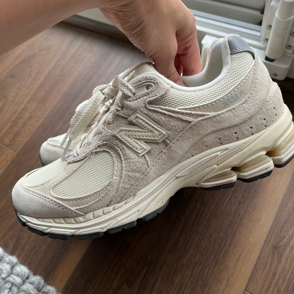 New Balance Women's Cream Sneakers